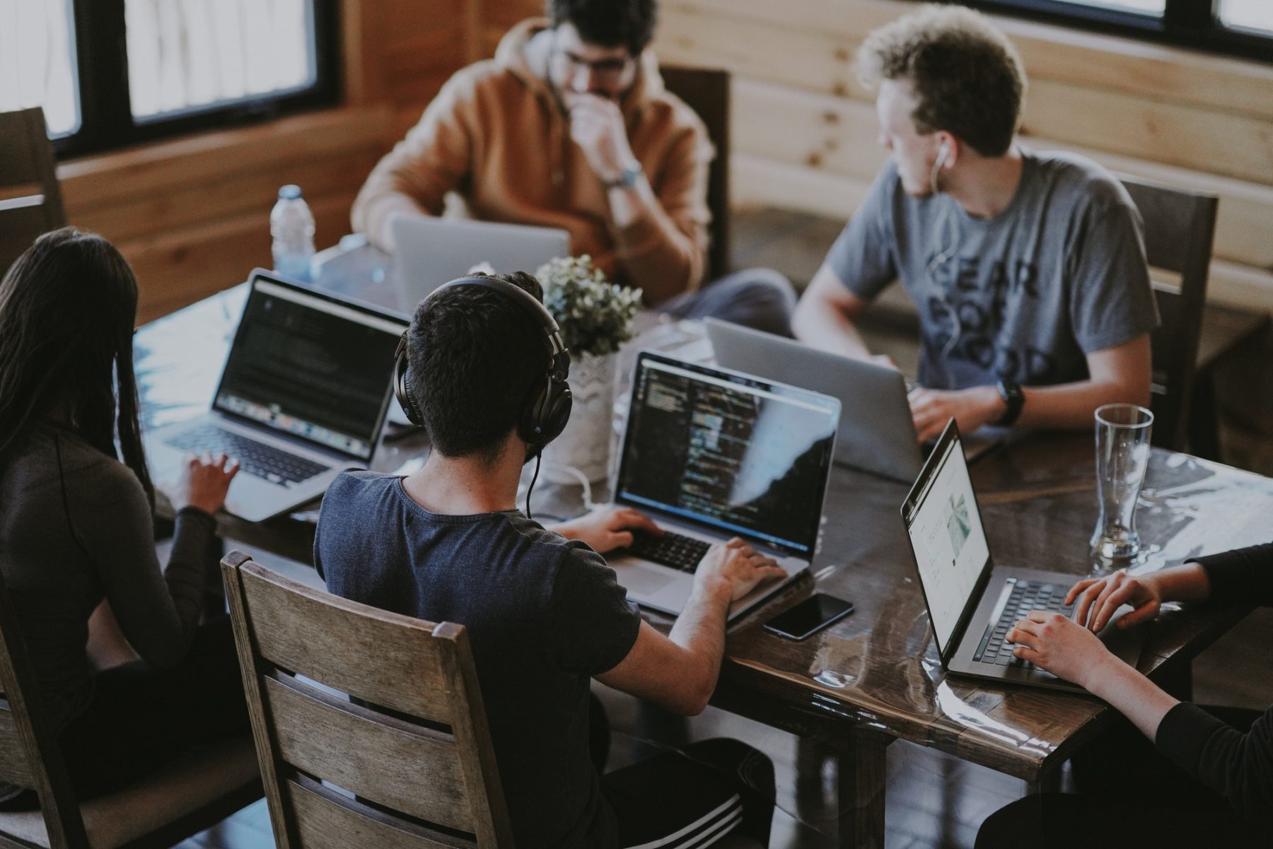 annie-spratt-QckxruozjRg-unsplash (3) (2)